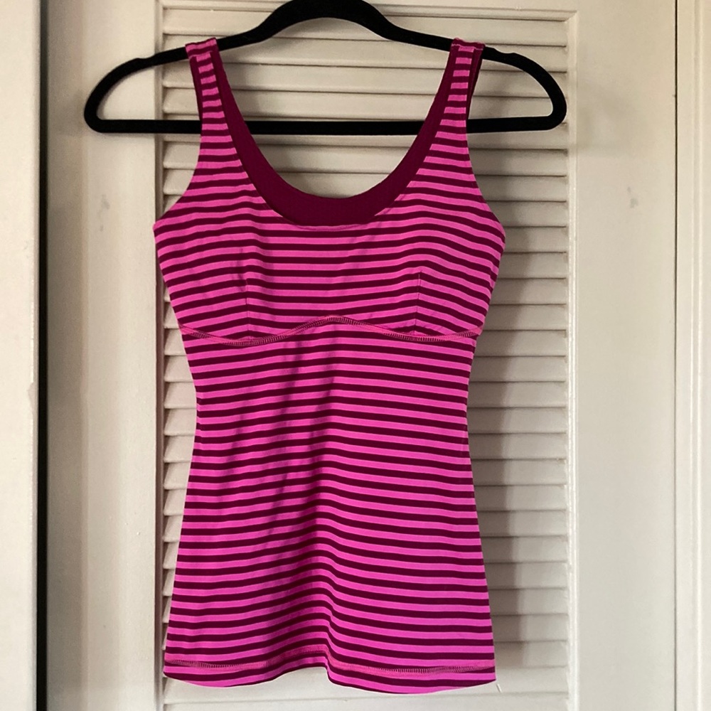 Lululemon workout top